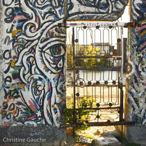 Grille du Mur de Berlin - Graffiti - Photographie de Christine Gauche